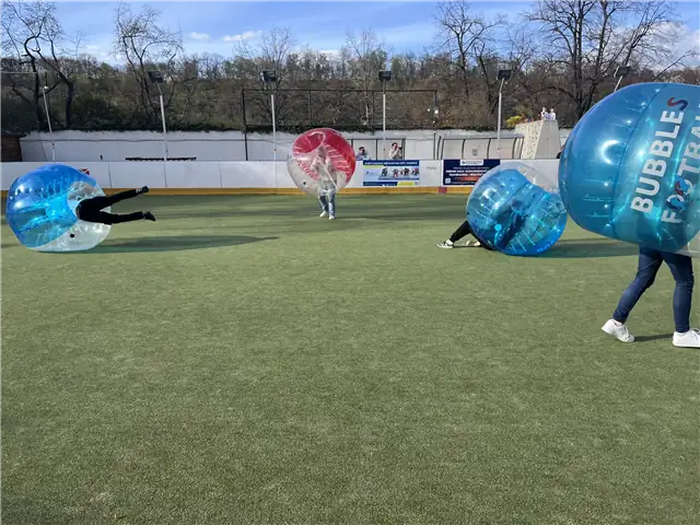 Bubble-Soccer-Spieler in Aktion – Prag – Kozí 18 (2)