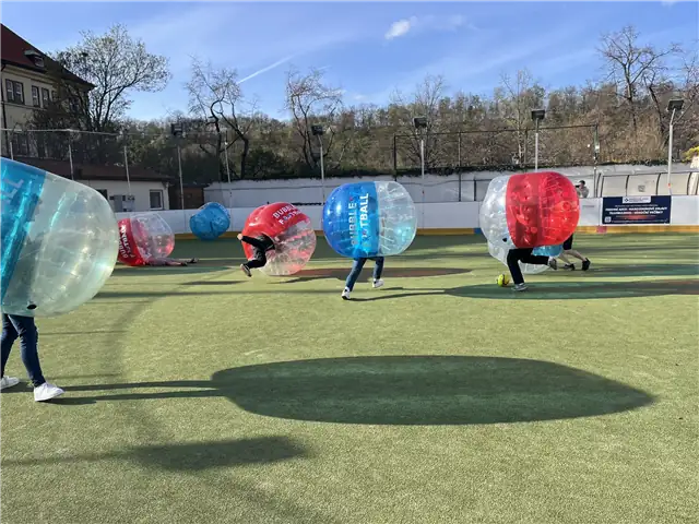 Bubble-Soccer-Spieler in Aktion – Prag – Kozí 18 (4)