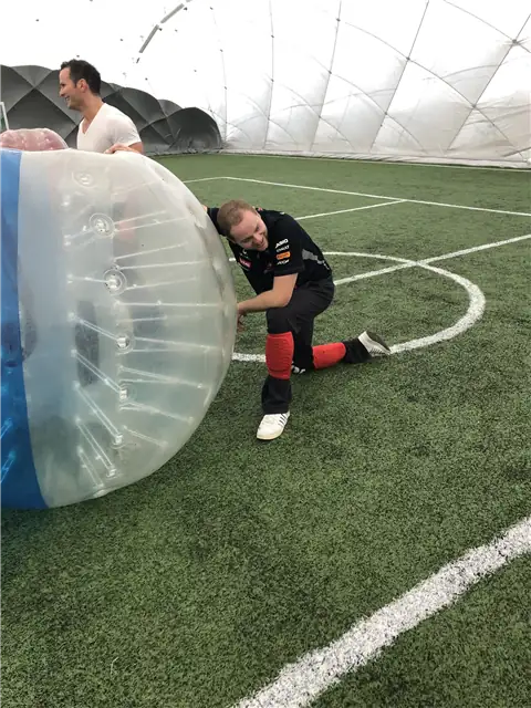 Bubble-Soccer-Spieler in Aktion – Prag – Masná (4)